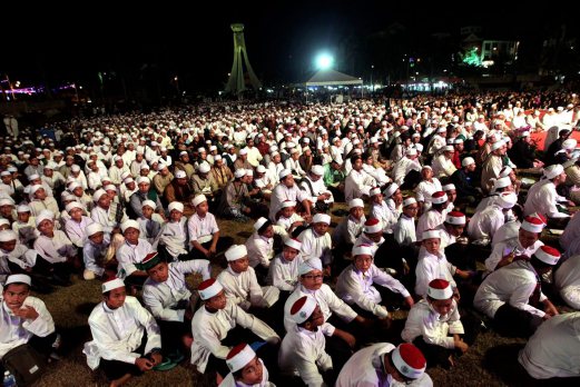 Lebih 20,000 hadiri Selawat Perdana bersama Habib Umar