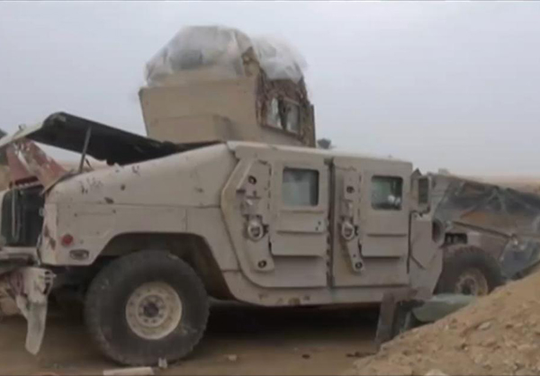 فيديو / الحشد الشعبي يقتل انتحاري داعشي قبل تفجير "همر" مفخخة