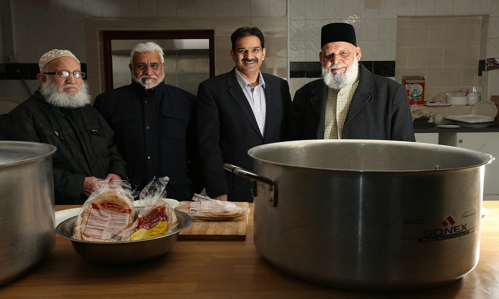 British Islamic association offers breakfast to homeless