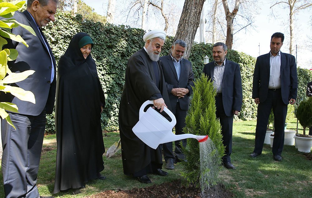 Iran President plants tree on Week of Natural Resources, laments damages on environment