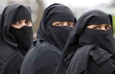 علماء سعوديون يساوون حقوق المرأة بحقوق الجمل والماعز!؟