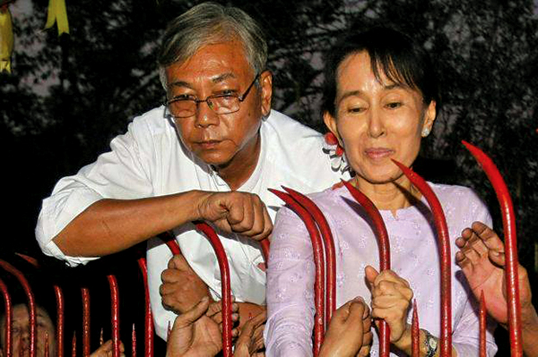  ဒီခ်ဳပ္က ဒုသမၼတေလာင္းအျဖစ္ ဦးထင္ေက်ာ္ႏွင့္ ဦးဟင္နရီဗန္ထီးယူတို႔ကုိ အမည္စာရင္းတင္သြင္း
