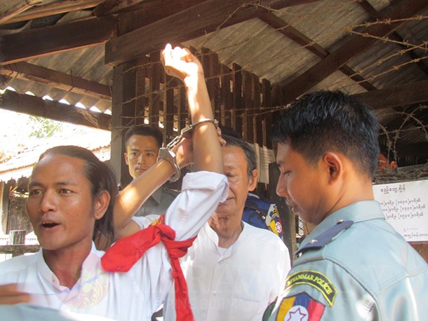 ႏိုင္ငံေရးအက်ဥ္းသား ၉၀ ႏွင့္ တရားရင္ဆိုင္ေနရသူ ၄၀၀ ေက်ာ္ ရွိေန