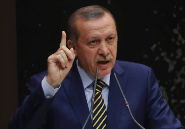 اردوغان يقول ان الارهابيين ليسوا فقط من يشهرون الاسلحة بل ايضا من يحملون قلما