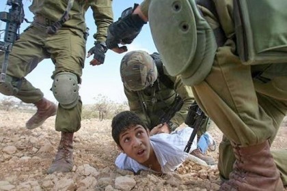 إسرائيل تعتقل طفلا فلسطينيا بذريعة محاولة الطعن