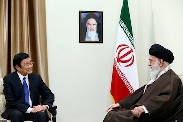 Ajatollah Khamenei empfängt den vietnamesischen Staatspräsidenten 