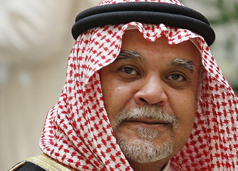 إصابة رئيس الاستخبارات السابق بندر بن سلطان بالشلل