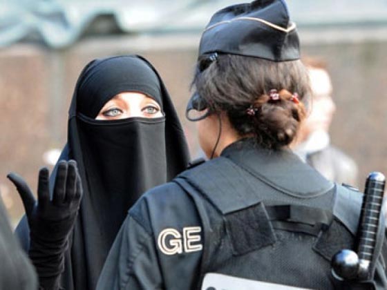 "منع المآذن والبرقع" للحفاظ على الهوية الالمانية!