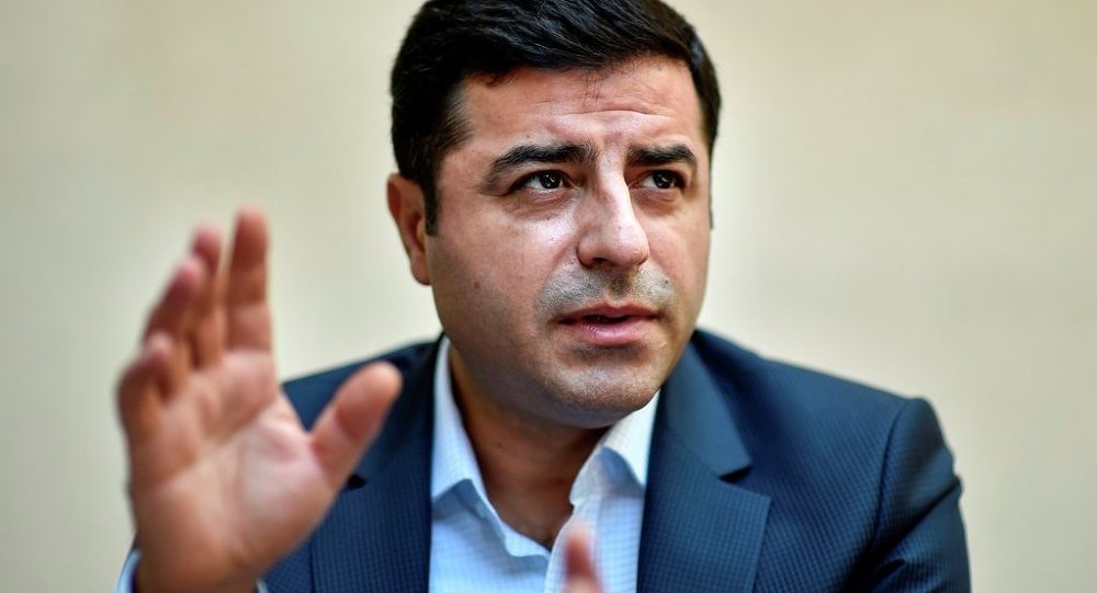 Demirtaş: 400 sivil yaşamını yitirdi, savaş Kürt şehirlerini kasıp kavuruyor 