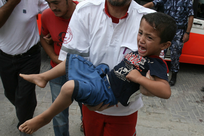 Israeli soldiers injure Palestinian child while playing near his home In Bethlehem