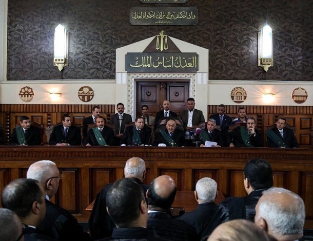 القضاء العسكري يوزع "725 سنة" سجنا على 35 معارضا مصريا