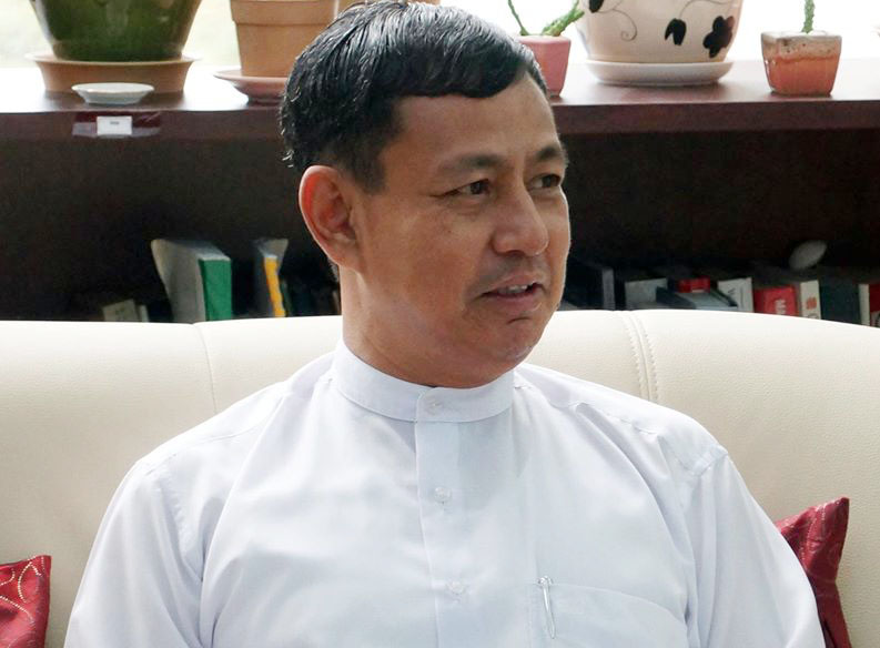   ၀န္ႀကီးေဟာင္းမ်ား ပရိေဘာဂပစၥည္းမ်ားယူသြားသည့္ကိစၥ ဦးရဲထြဋ္ ရွင္းလင္း