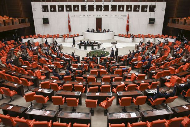 AKP'den kendini koruma yasası... Sarraf yasası kabul edildi