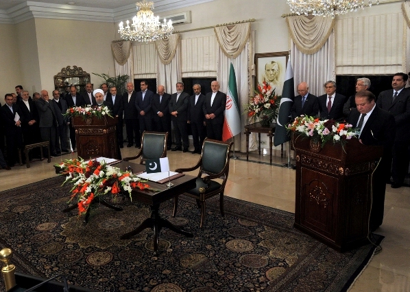 Iran President: Tehran, Islamabad Determined to Combat Terrorism