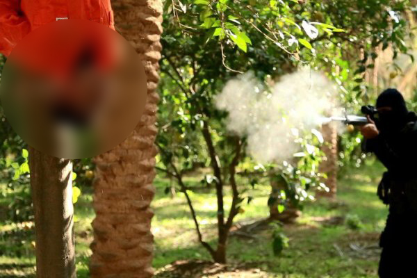 داعش التكفيري يتفنن في اعدام مدنيين بالانبار + صور