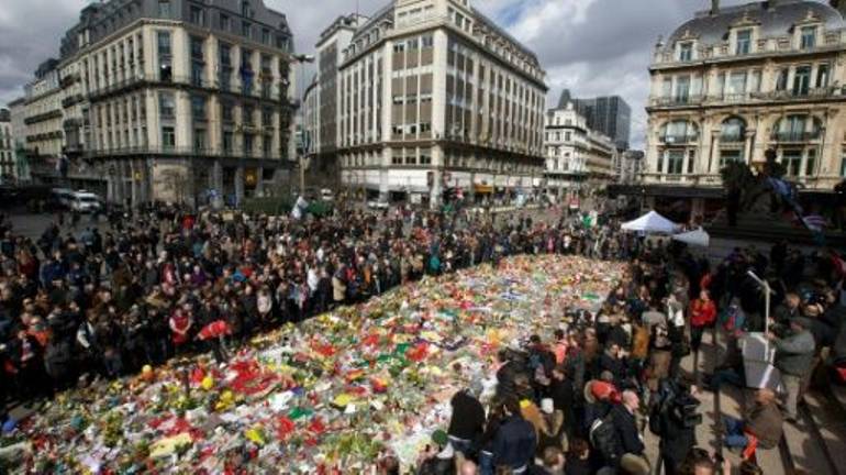 Attentats de Bruxelles: les manifestants nationalistes fustigent l’Etat, complice de Daech    
