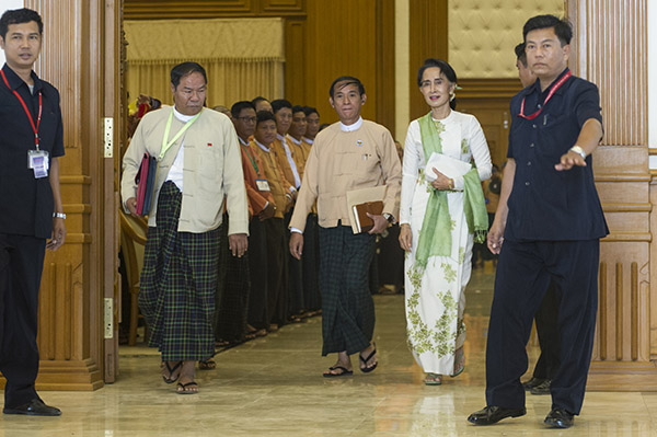 ျပည္သူကို စိတ္ပ်က္ေအာင္မလုပ္ရန္ ဒီခ်ဳပ္ကိုယ္စားလွယ္မ်ားအား ေဒၚေအာင္ဆန္းစုၾကည္မွာၾကား