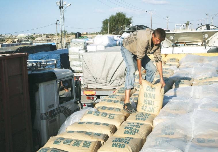 Israeli Authority stops the entry of cement into Gaza affecting hundreds of projects