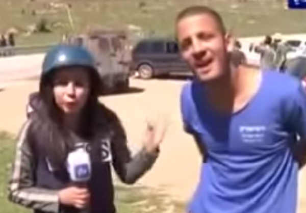 فيديو / إسرائيلي يحاول استفزاز مراسلة فلسطينية والاخيرة ترد عليه ؟ 