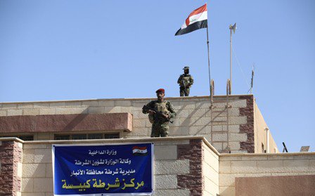 فرحة اهالي كبيسه بعد تحرير مدينتهم على يد الجيش العراقي + صور