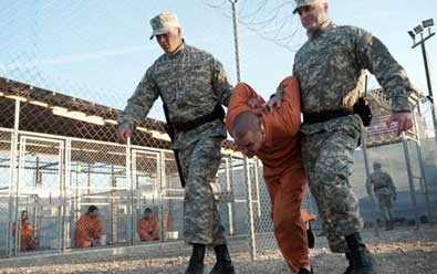 نقل سجينين ليبيين من غوانتانامو للاستقرار بالسنغال