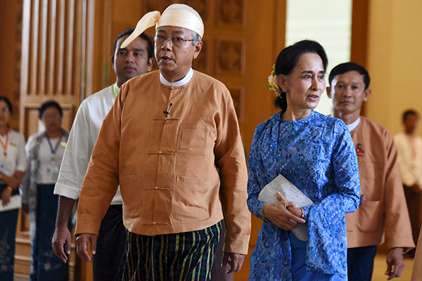 လာဘ္ေပးလာဘ္ယူပေပ်ာက္ရန္ အစုိးရသစ္အတြက္ လက္ေဆာင္ပစၥည္း လက္ခံျခင္းႏွင့္ ပတ္သက္သည့္ လမ္းၫႊန္ခ်က္ ေဒၚေအာင္ဆန္းစုၾကည္ လက္မွတ္ေရးထိုး 