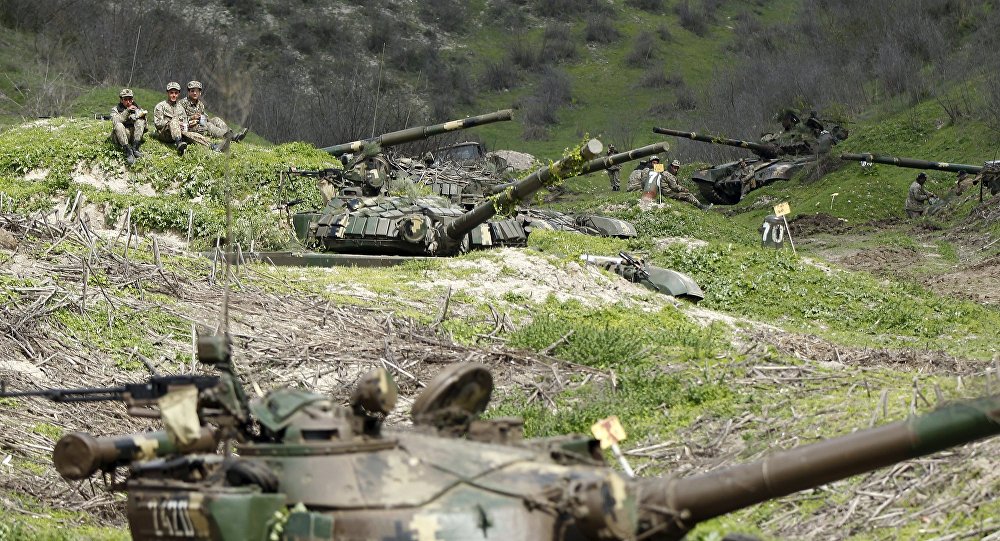 Azeri ve Ermeni bakanlar Moskova'da el sıkıştı