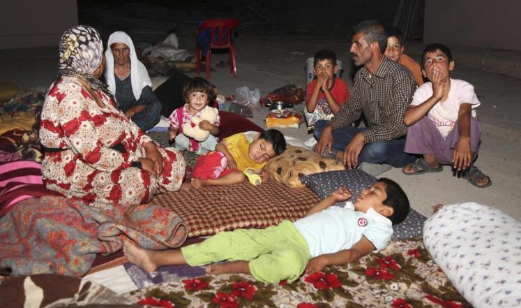  300 شخص اغلبهم نساء واطفال يهربون من داعش غرب مخمور