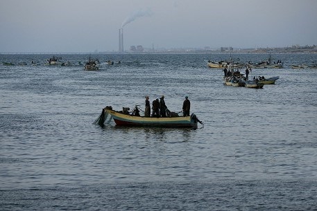 Israeli forces detained 6 fishermen within 24 hours