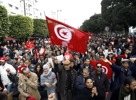 إصابة رجال شرطة خلال محاولة اقتحام مقر حكومة تونس
