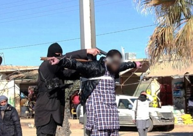 ISIS executes, crucifies Syrian man on charges of ‘fighting the Caliphate’