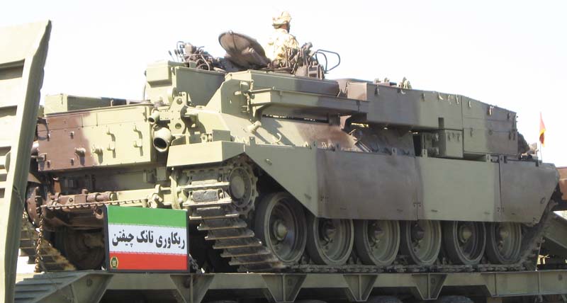 إزاحة الستار عن دبابة "جيفتن" الايرانية المتطورة