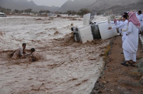 قتلى بعشرات الحوادث بأمطار في اليمن والسعودية