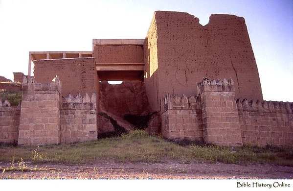 ISIS demolishes historical sites in Iraq
