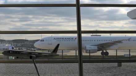 Flugbetrieb an den Pariser Flughäfen durch Fluglotsenstreik stark beeinträchtigt Flughafenstreiks in Frankreich: 350 Flüge gestr
