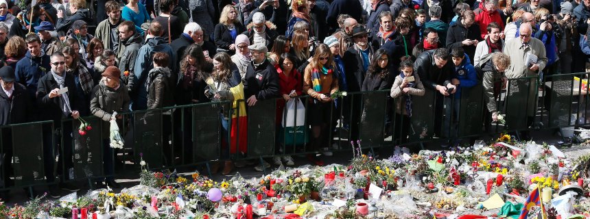 Tausende gedenken der Opfer von Brüssel