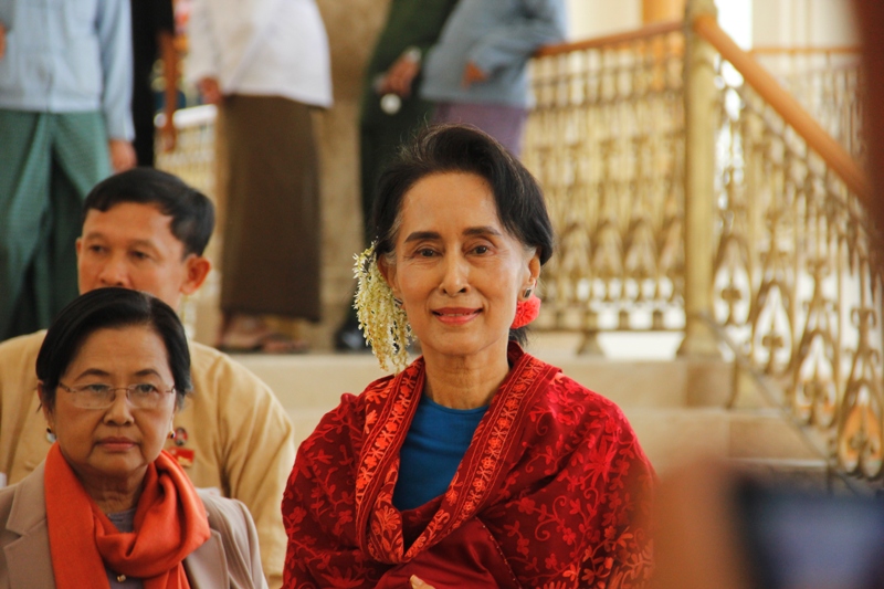 ေက်ာသား၊ ရင္သား မခြဲျခားဘဲ ေမတၱာ၊ သစၥာနဲ႔ အုပ္ခ်ဳပ္မယ္လို႔ ေဒၚေအာင္ဆန္းစုၾကည္ေျပာ