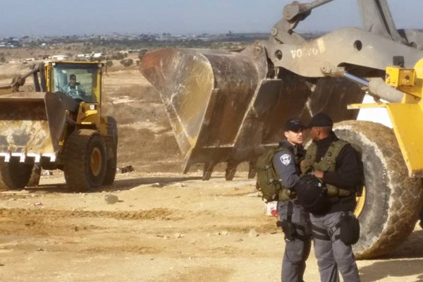 Zionist bulldozers demolish Palestinian home near al-Quds