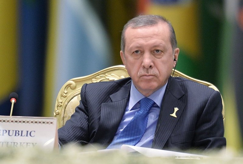 صحفي يدعم صاحب القصيدة الساخرة ويطلق مسابقة شعرية في "هجاء أردوغان"