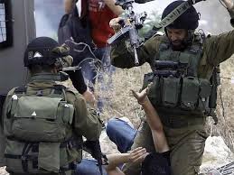 غزہ کی سرحد پر فلسطینیوں اور اسرائیلی فوجیوں میں لڑائی