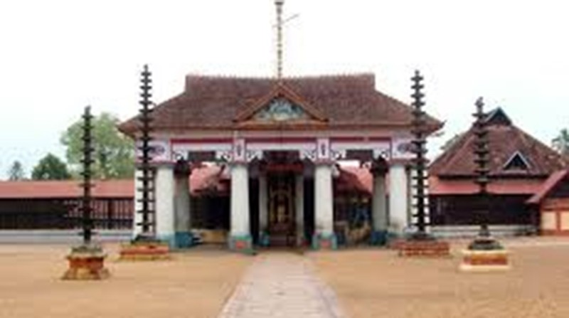 ৮০ বছরের প্রথা ভেঙে মসজিদে যাচ্ছেন নারীরা 