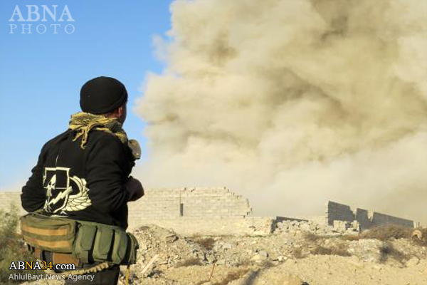 Militan Peshmarga bertempur dengan sukarela rakyat Iraq