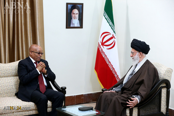 Fotos: Der Revolutionsoberhaupt Ayatollah Khamenei beim Empfang des südafrikanischen Präsidenten