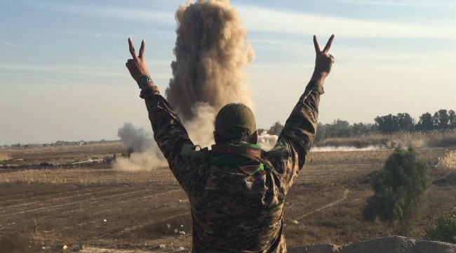 فيديو / الحشد الشعبي يصيب مقر داعش التكفيري بواسطة قذائف الهاون
