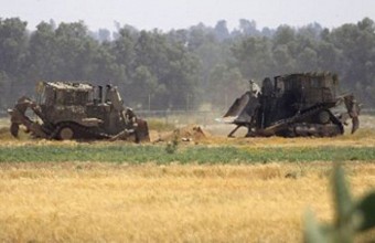 Israeli Military Vehicles Invade and Uproot Farmlands In Central Gaza
