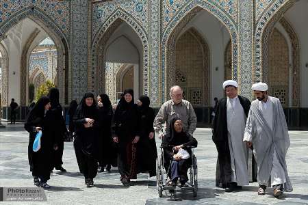 حرم امام رضا(ع) میں سویڈن کے پانچ باشندوں نے اسلام قبول کر لیا