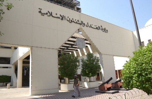 Bahrain regime sentences 11 protesters to Life Imprisonment & revokes 2 citizenship