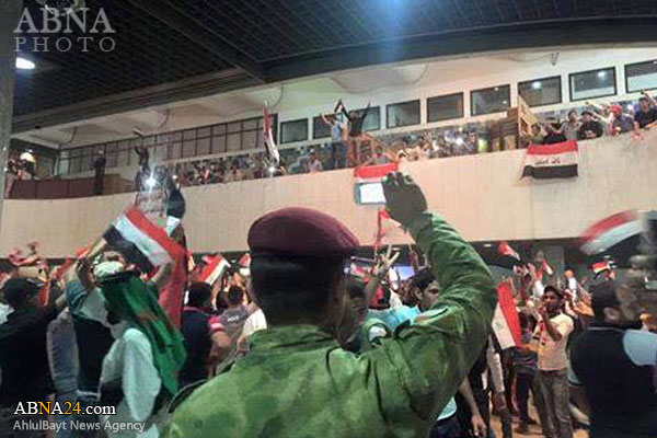 Penunjuk perasaan ceroboh parlimen Iraq