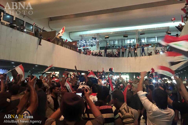 Demonstran Pendukung Sadr Menguasai Gedung Parlemen Irak 