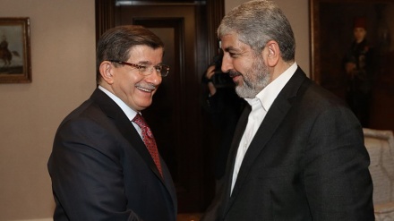  Der türkische Ministerpräsident Ahmet Davutoğlu ist am Donnerstag mit Hamas-Chef Chalid Maschal in der katarischen Hauptstadt D